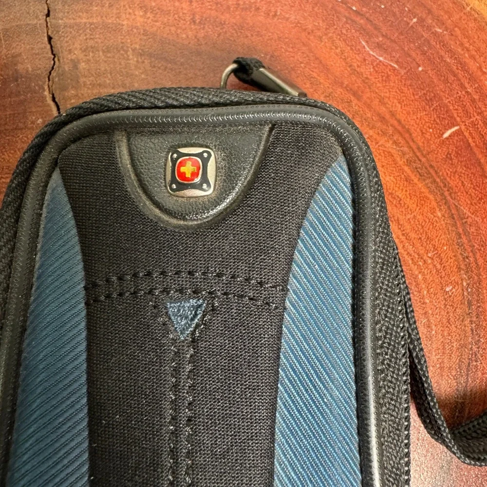 SwissGear Wenger The Sherpa Small Camera Case Black Blue Pouch GA-7836-06